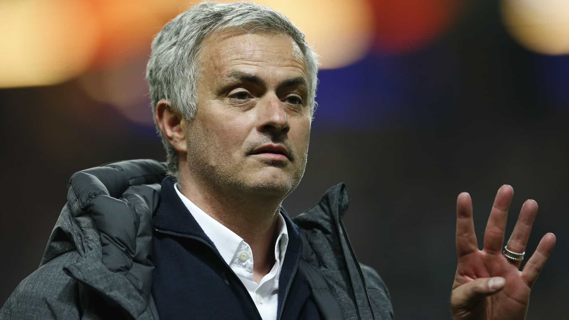 Tottenham confirma José Mourinho como treinador até 2023