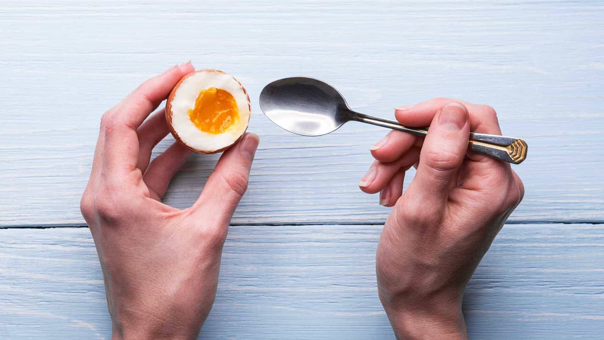 Homem morre após tentar comer 50 ovos em desafio que valia R$ 112