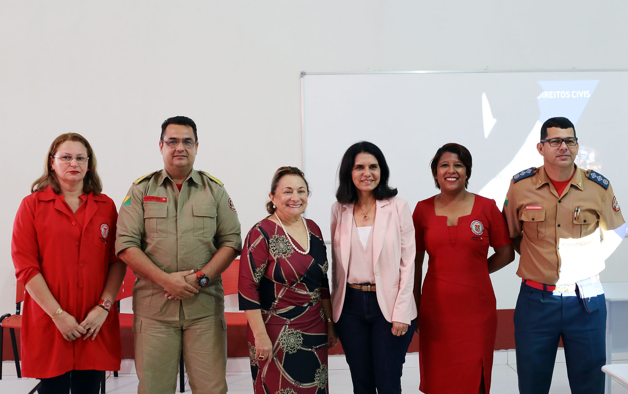 Auditora-chefe da Prefeitura ministra aula inaugural em capacitação de Justiça Comunitária