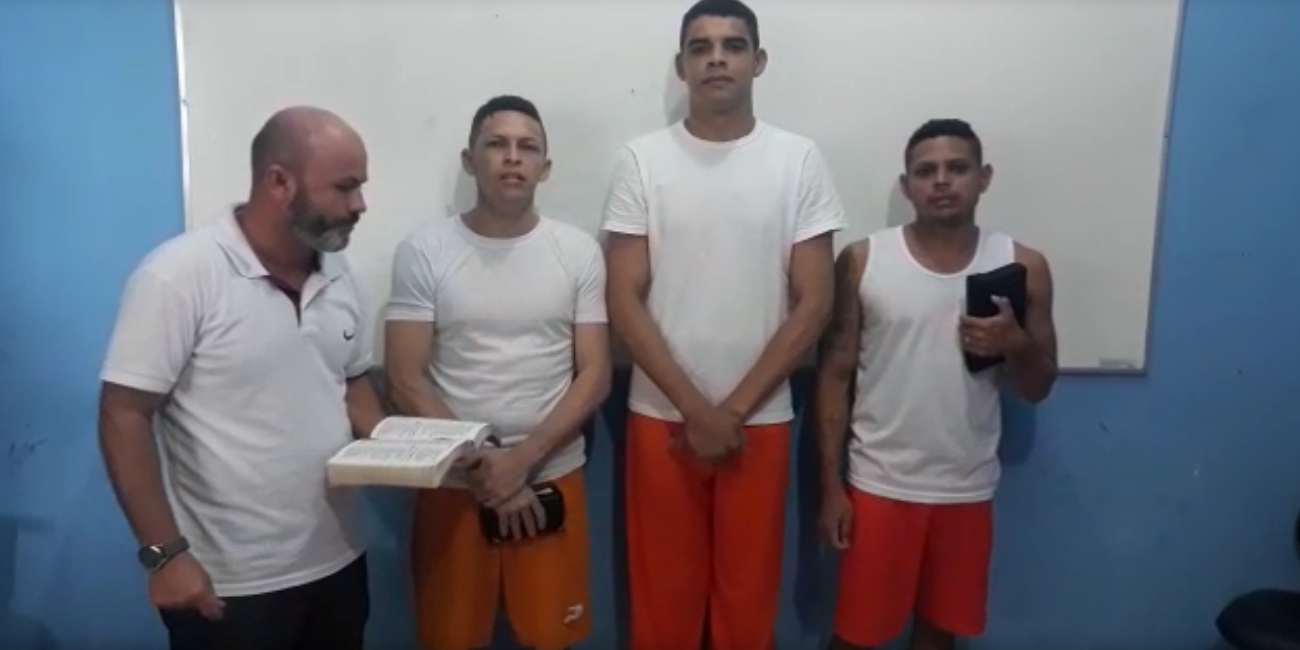 Onze presidiários abandonam facções para seguir vida religiosa; veja vídeo