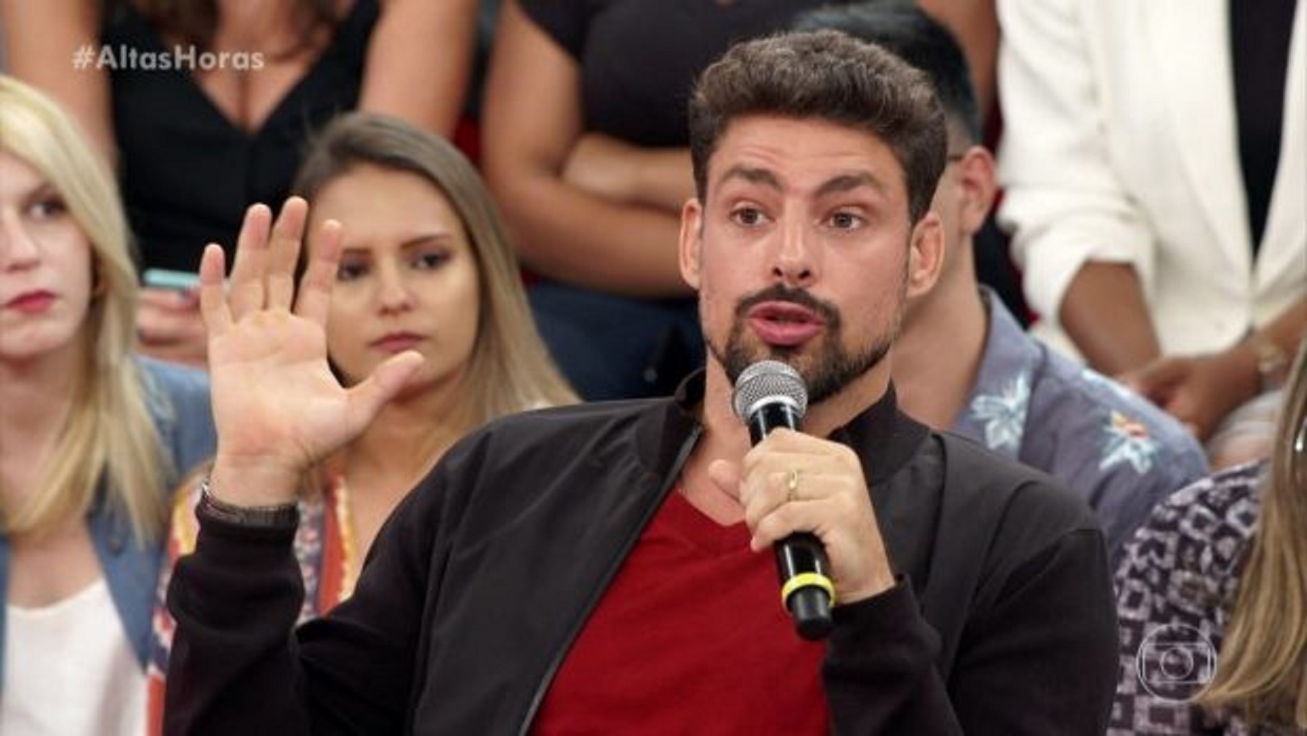 Vídeo de Cauã Reymond fazendo xixi circula na web e viraliza