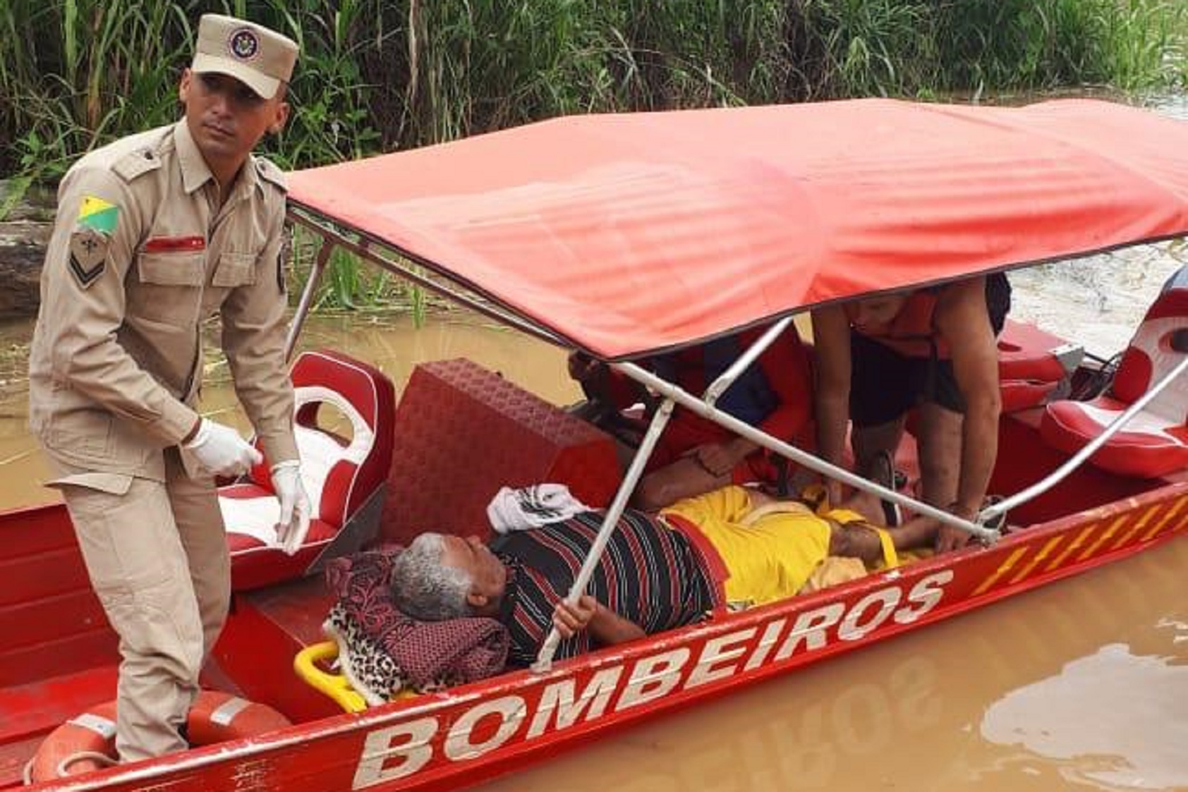 Bombeiros resgatam idoso após acidente doméstico no interior em Sena