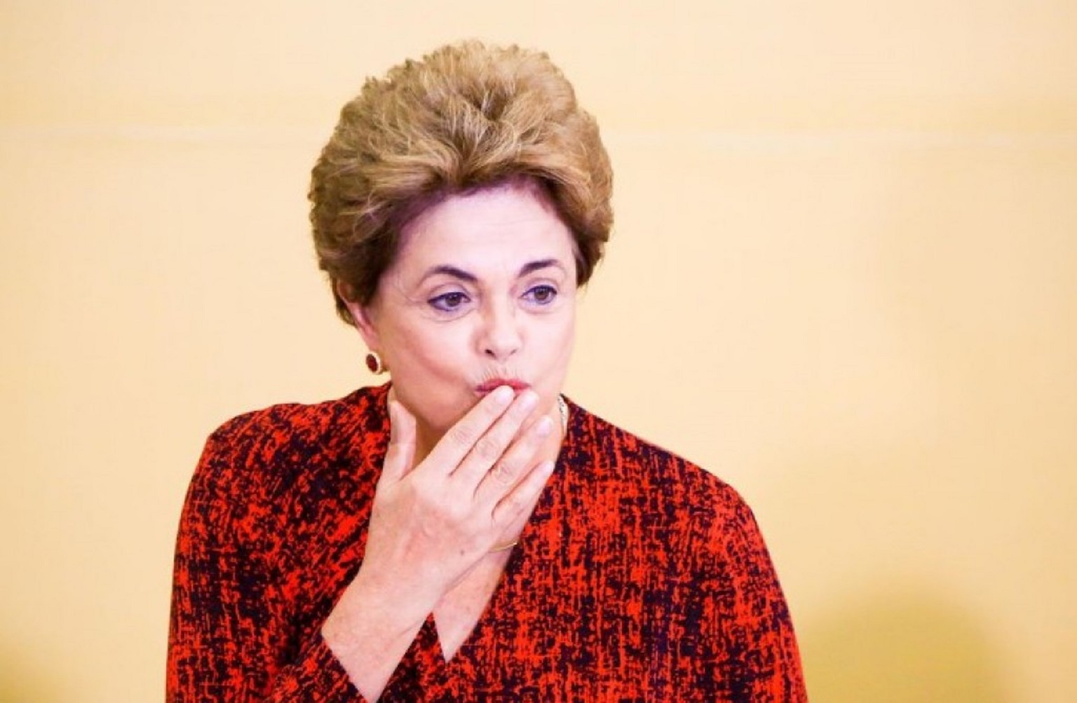 Chamada de bandida, Dilma ironiza: “Ótimo é o Bolsonaro, que defende milícia”