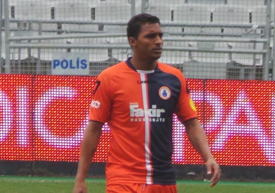 Galvez mira o atacante Doka Madureira para o Campeonato Acreano de Futebol