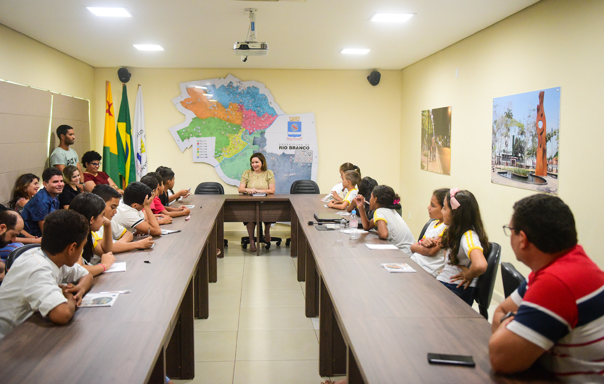 Um dia Com a Prefeita: alunos da Escola Municipal José Potyguara participam do projeto