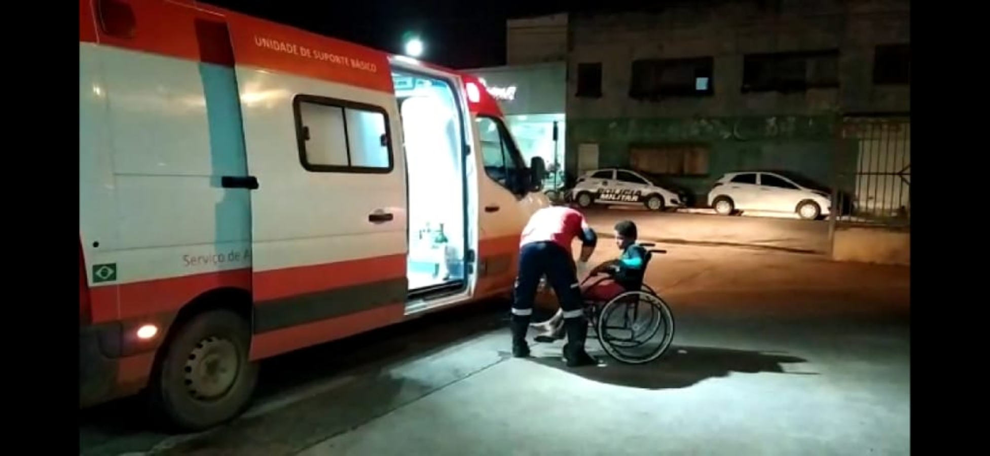 Bandidos invadem casa e atiram contra homem e criança de 12 anos