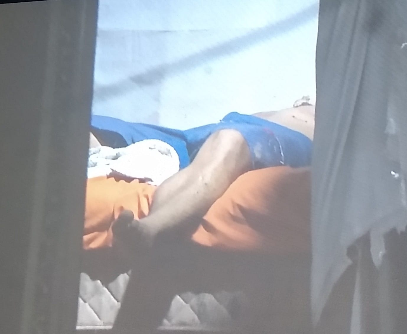 Homem é morto na frente da esposa, abraçado com filha de dois anos