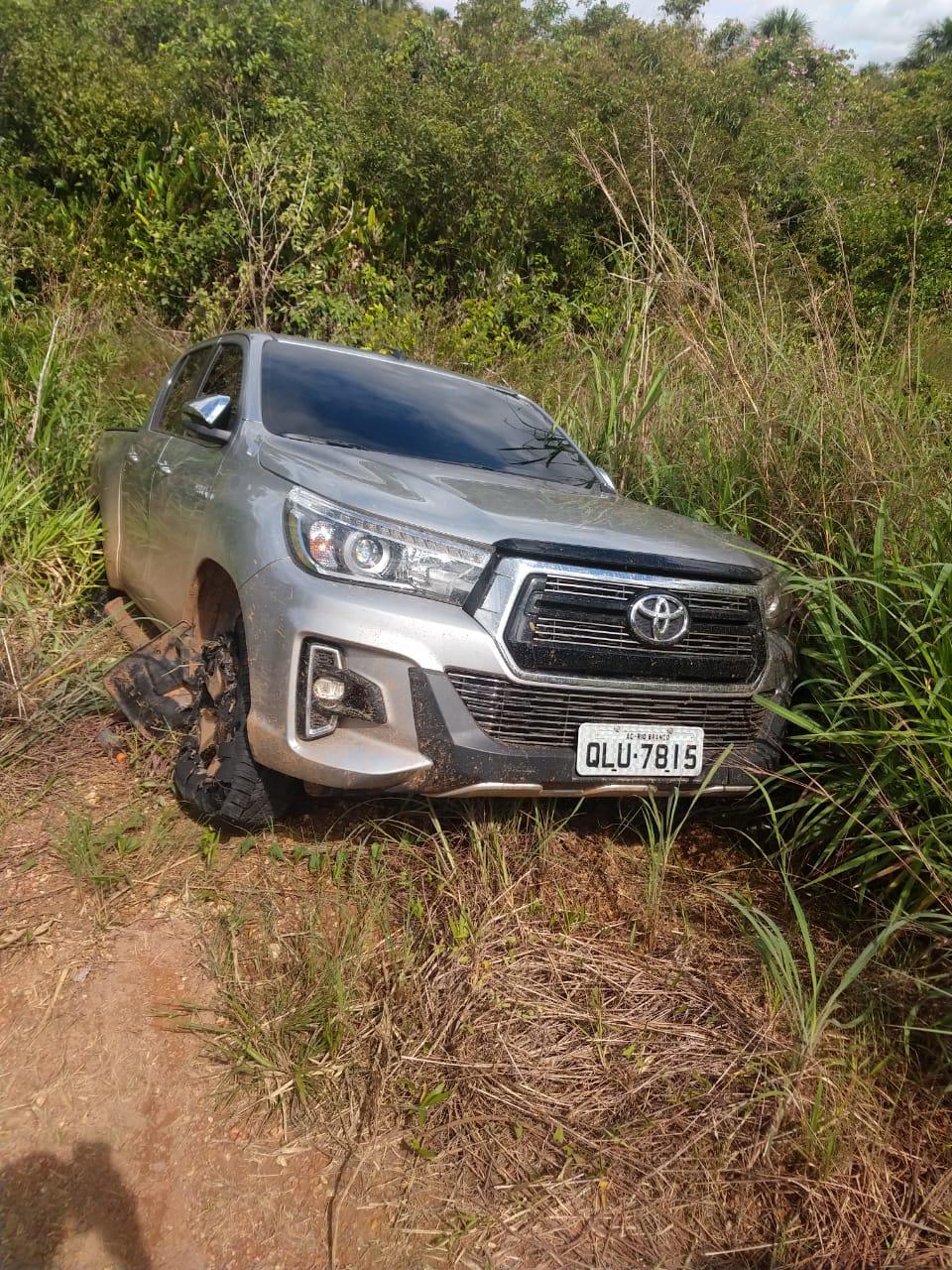 Caminhonete Hilux do Acre é encontrada abandonada próxima à Guajará Mirim