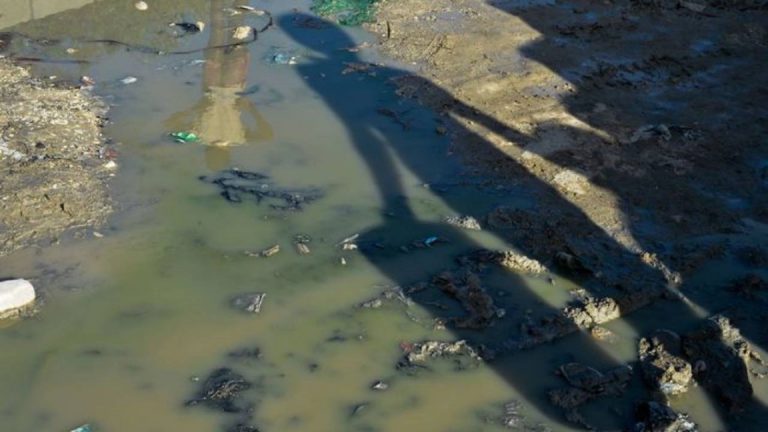 No AC, 90% da população não tem coleta de esgoto e menos da metade tem acesso à água tratada; privatizar é a solução? especialista responde