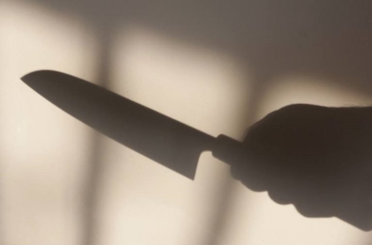 Mulher mata o marido com facada no pescoço após briga durante bebedeira na Capital