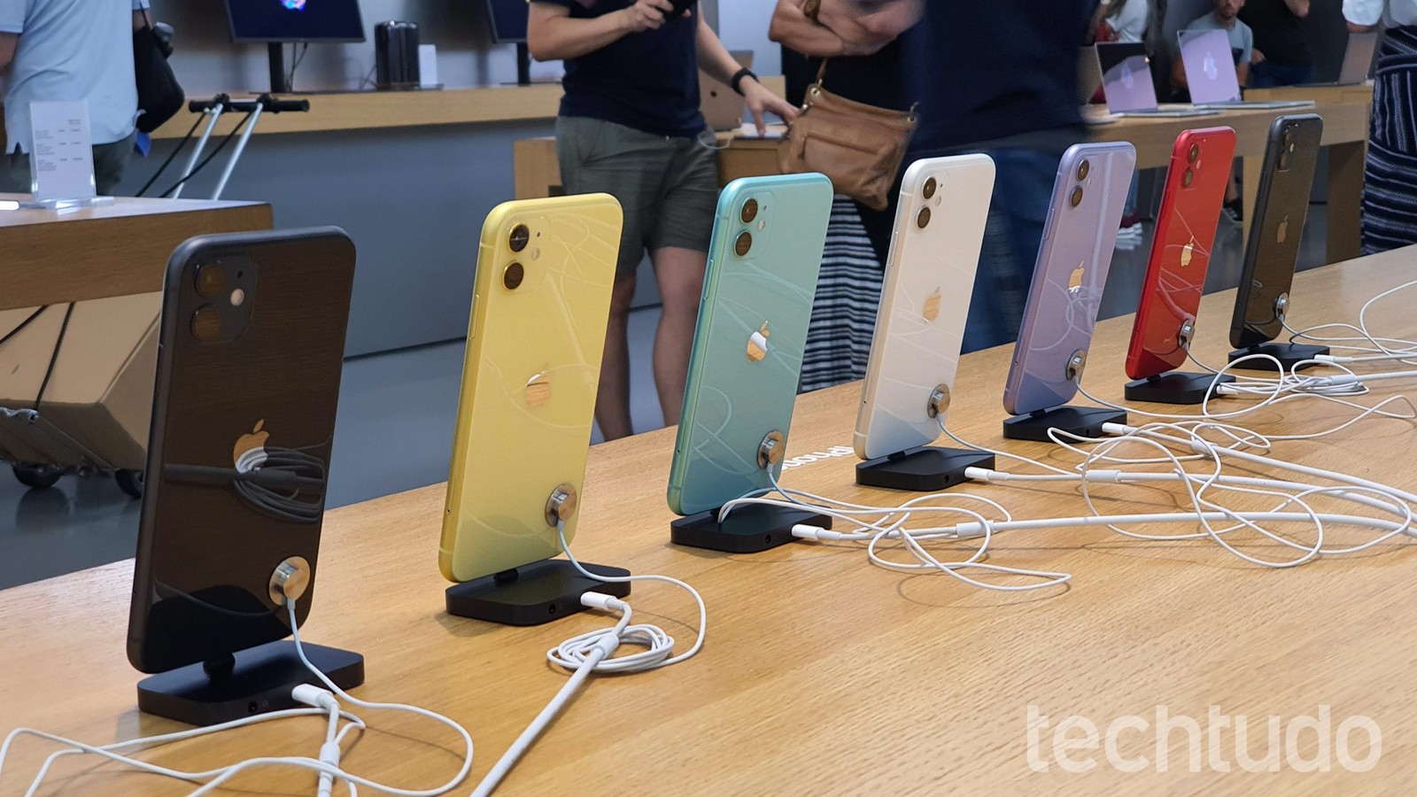 Apple deve copiar Samsung e lançar dois iPhones por ano, dizem analistas