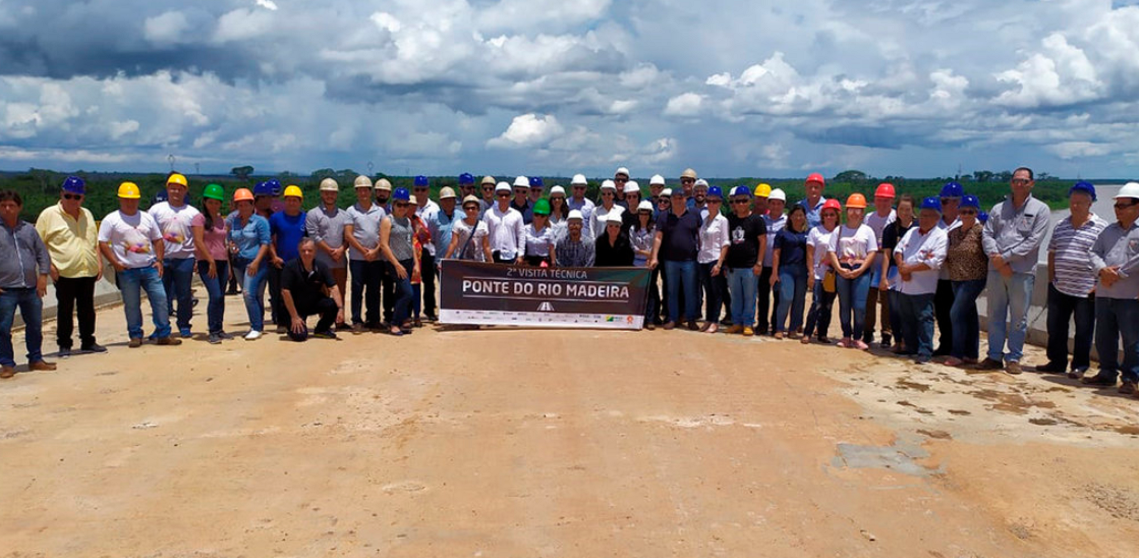 Caravana sai do AC para visitar ponte sobre o Madeira; não se fala mais em prazos