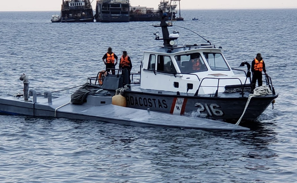 Submarino com 2 toneladas de cocaína é apreendido pela Marinha peruana