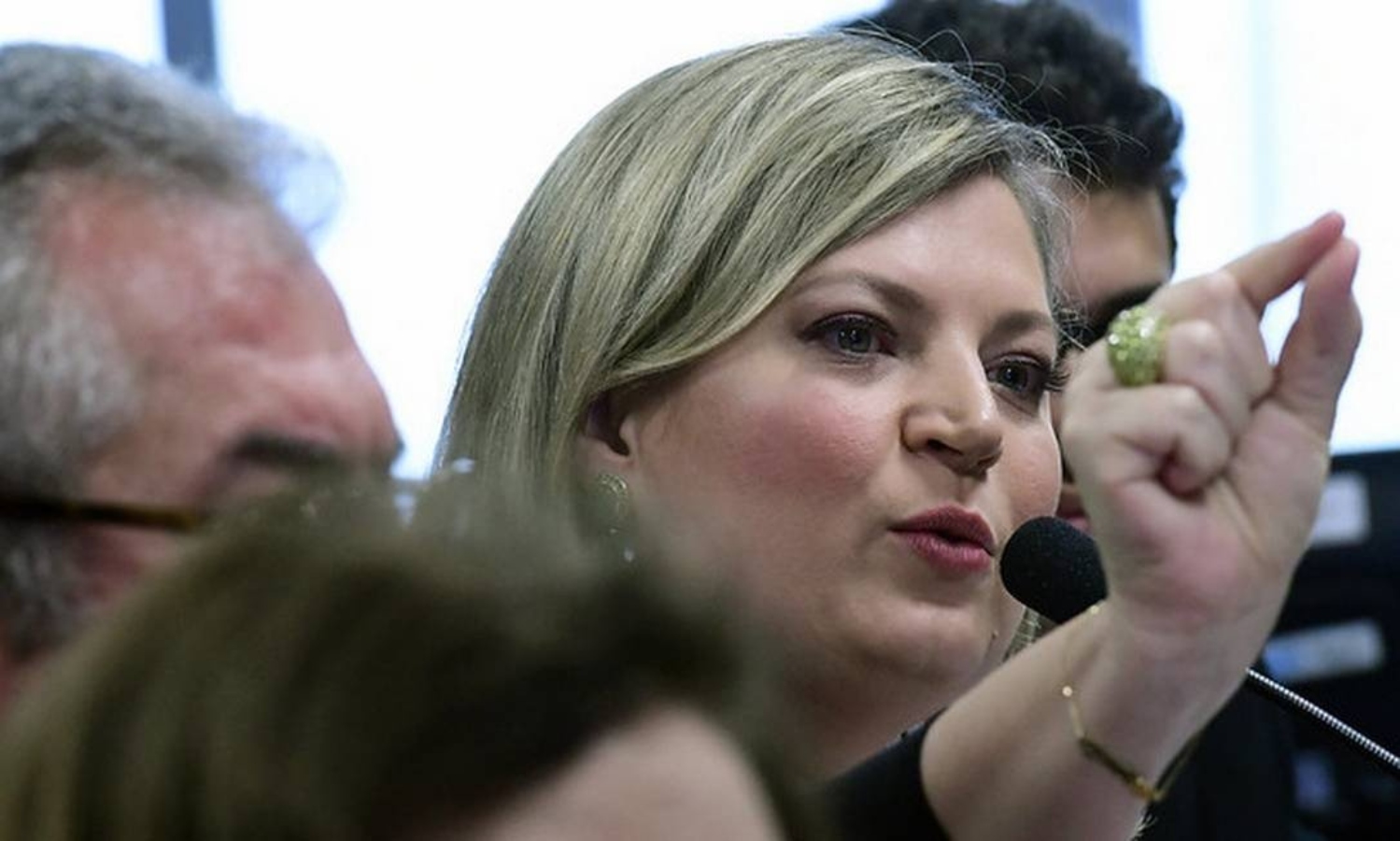 ‘Eduardo é um dos líderes da milícia digital’, diz Joice a CPI das Fake News