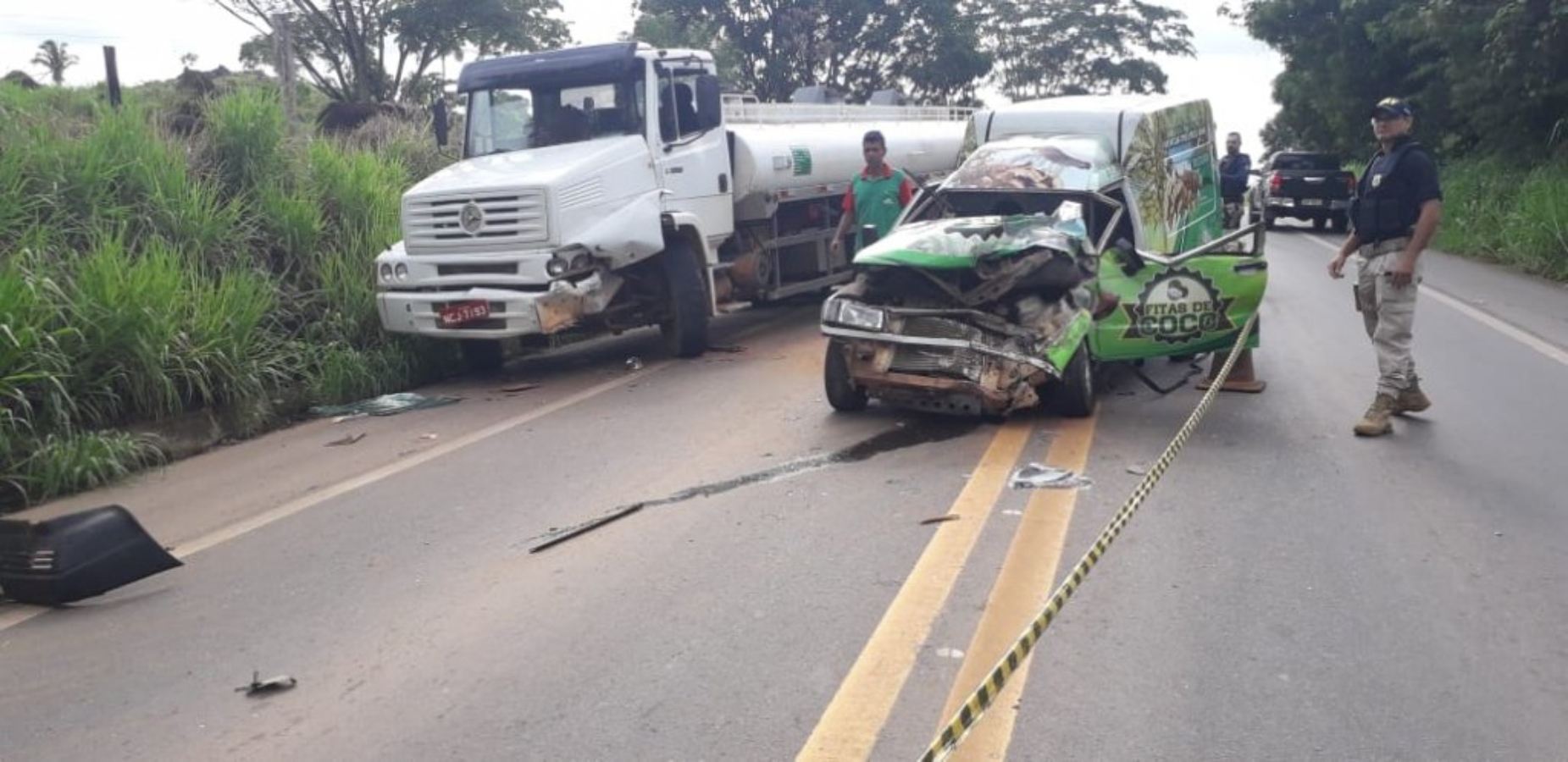 Acidente na BR-364 entre carro e caminhão tanque deixa um gravemente ferido