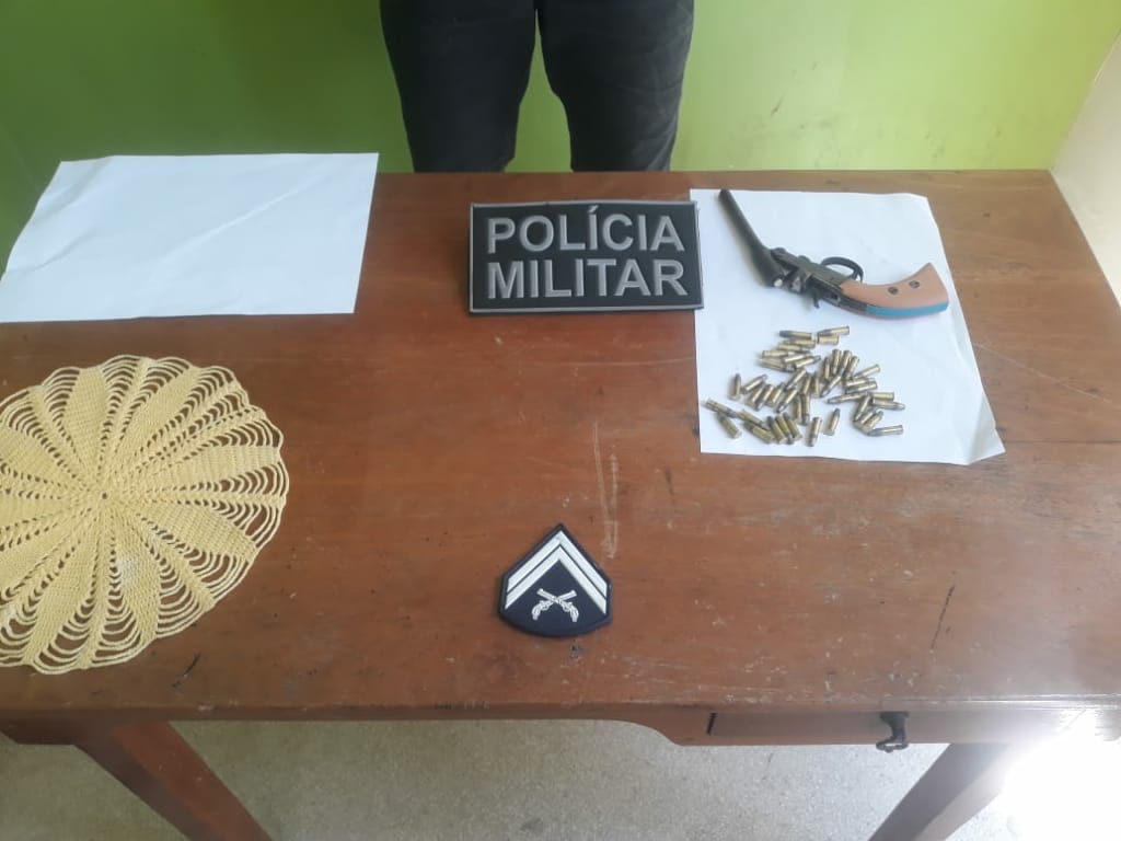 PM prende jovem de 18 anos e apreende arma de fogo em Tarauacá