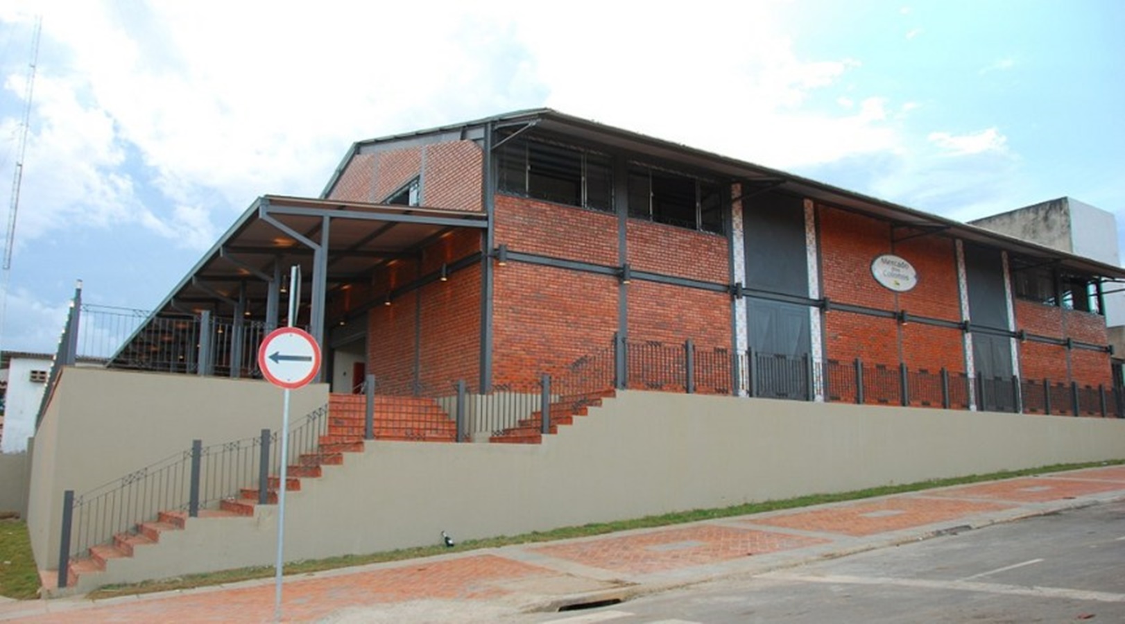 Mercado dos Colonos volta a receber o nome de Olavo da Farmácia, em Rio Branco