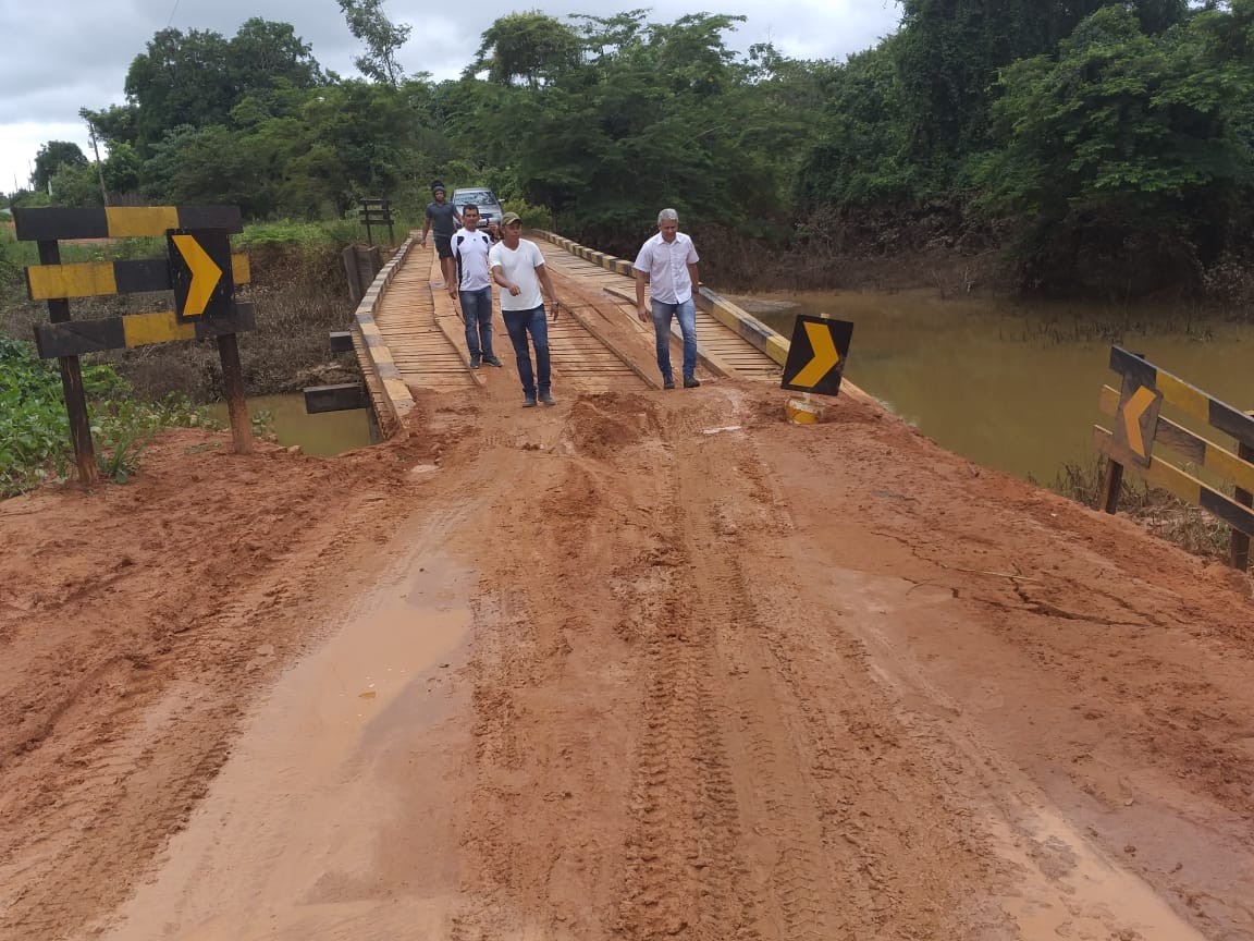 Prefeitura recupera cabeceira e aumenta vão da ponte sobre o Igarapé São Francisco