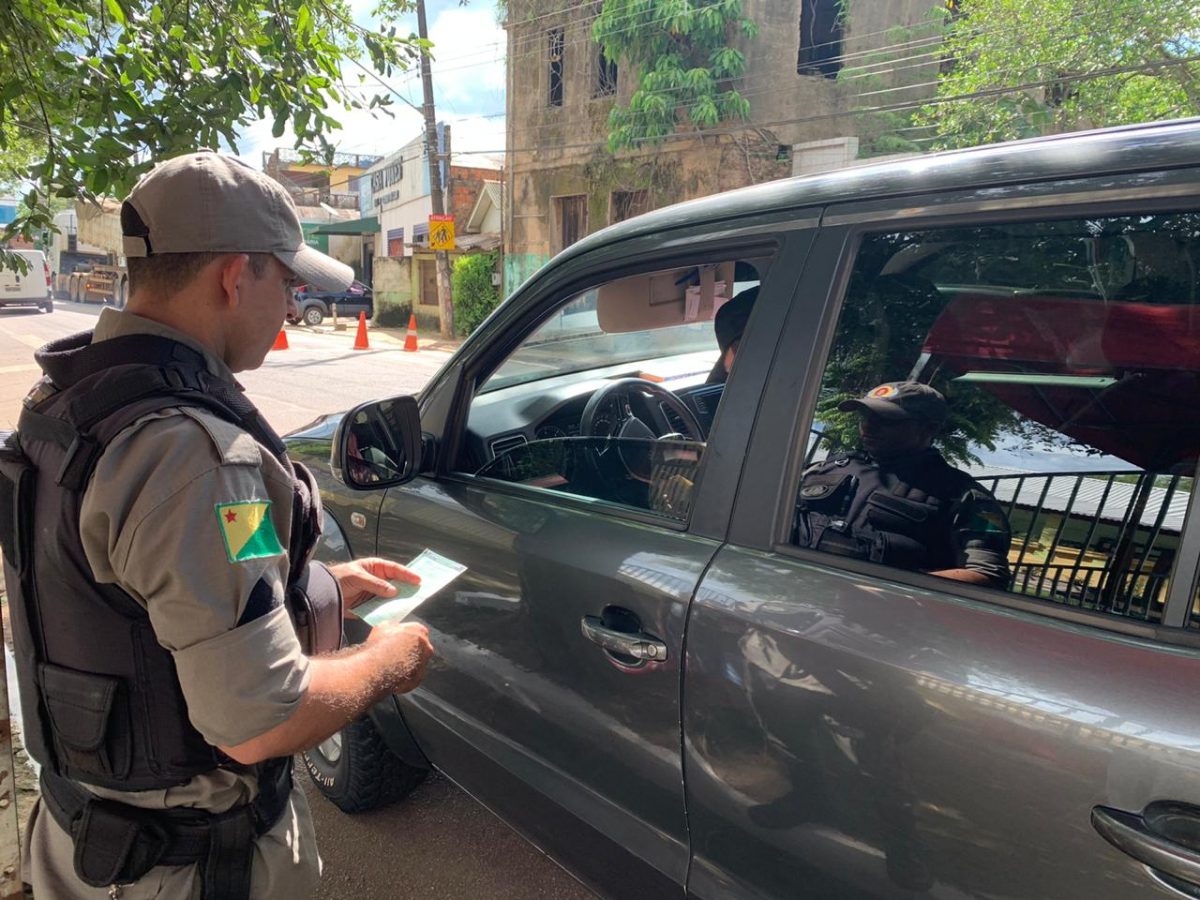 Segurança orienta condutores para possíveis abordagens durante operação