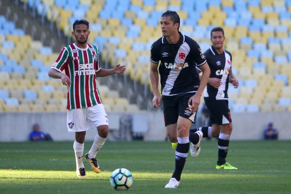 Anderson Martins e Desabato cobram dívidas e processam o Vasco em R$ 1,6 mi