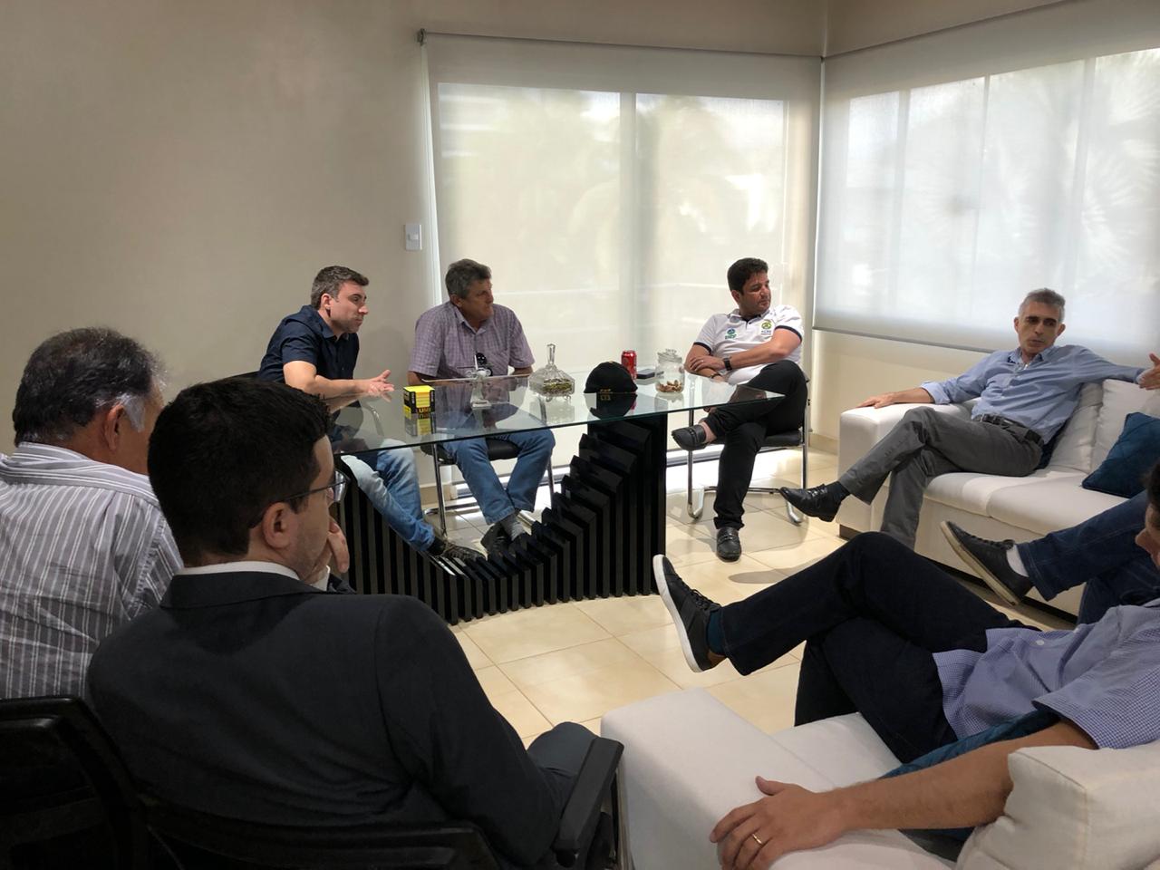 Diante de demandas, Gladson promete empenho para fortalecer iniciativa privada