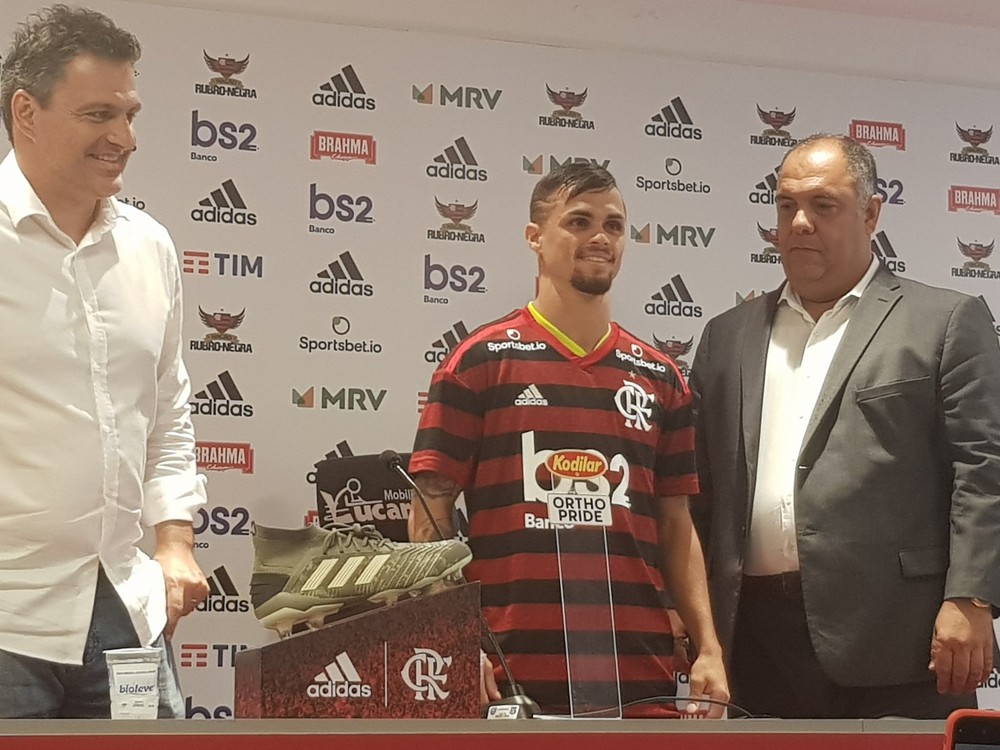 Michael é apresentado como jogador do Flamengo: “Mostrar que valeu a pena”