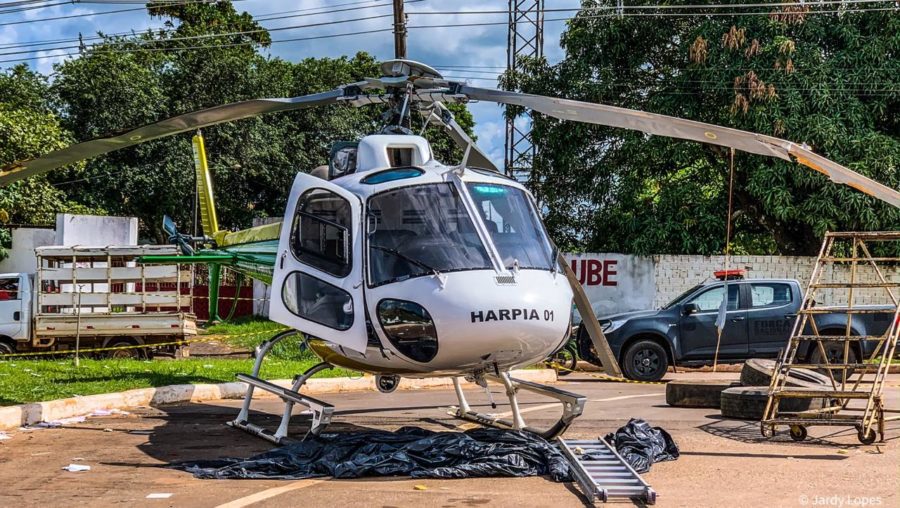 Helicóptero do governo que que se envolveu em acidente é retirado de rodovia