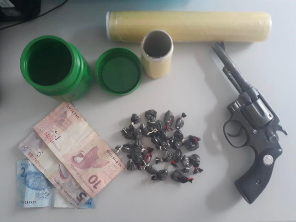 “Rainha do Tráfico” é presa com arma e cocaína no interior do Acre