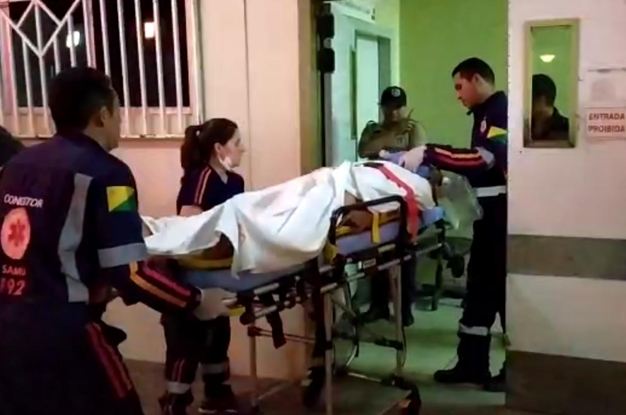Homem é atropelado por um táxi enquanto caminhava na BR-364; estado é grave