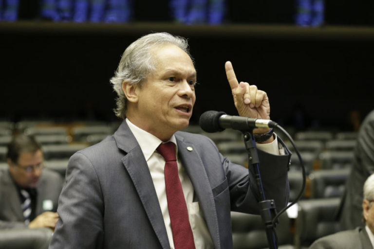 Jenilson se reúne com Angelim e nome do ex-prefeito surge como possível vice: “Não falta vontade” 