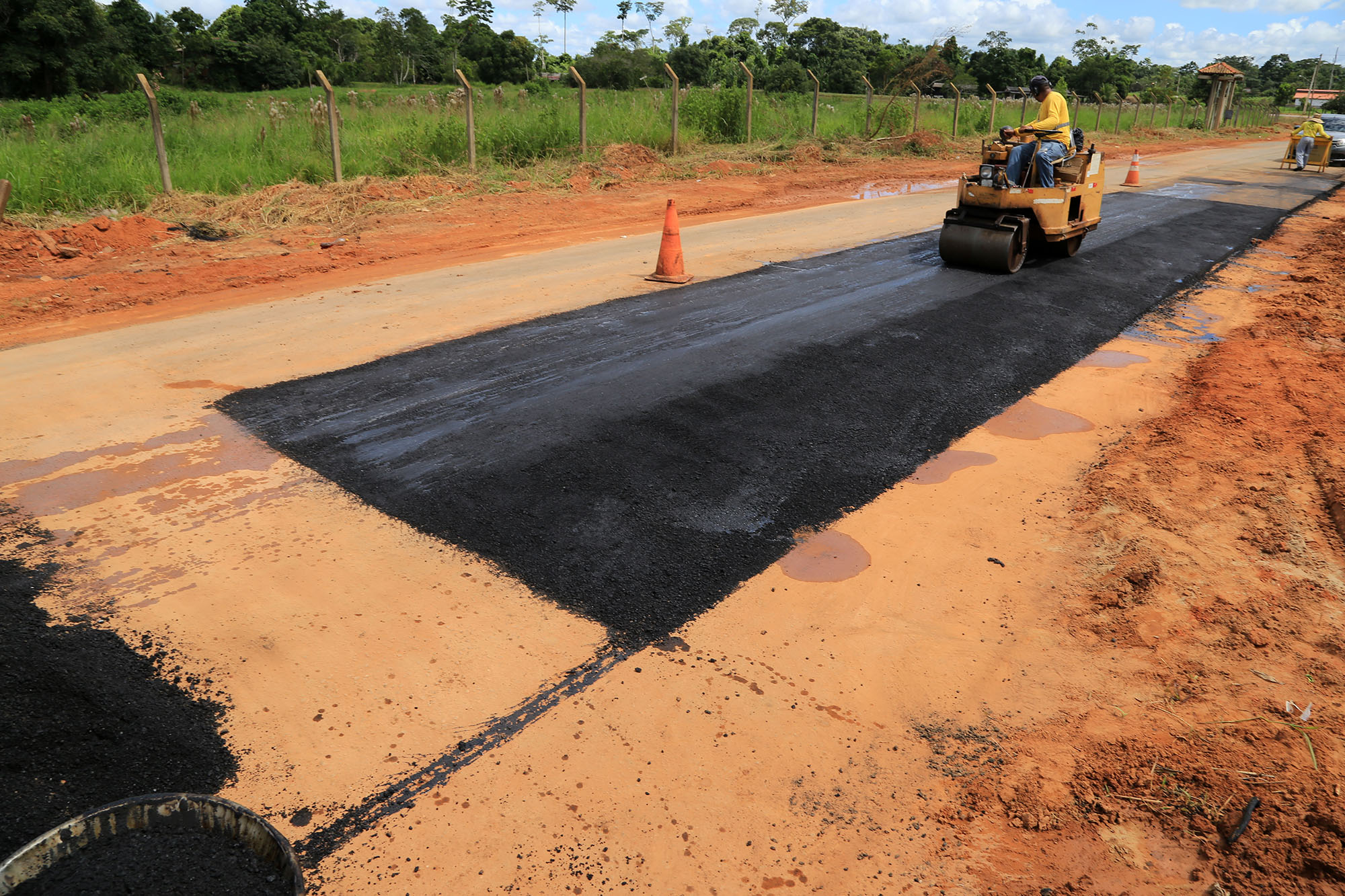 Com obras de recuperação, drenagem e terraplanagem, Prefeitura melhora a mobilidade
