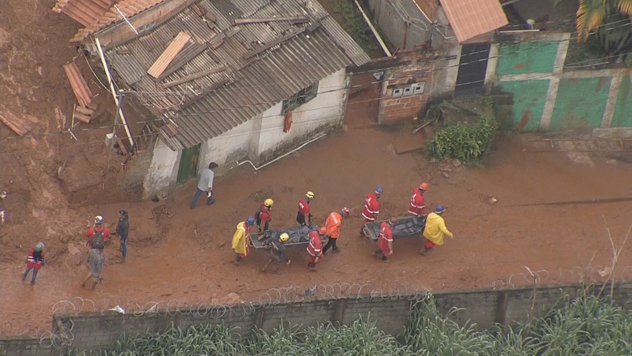 Sobe a 14 o número de mortos por chuvas em MG; quase mil estão desabrigados