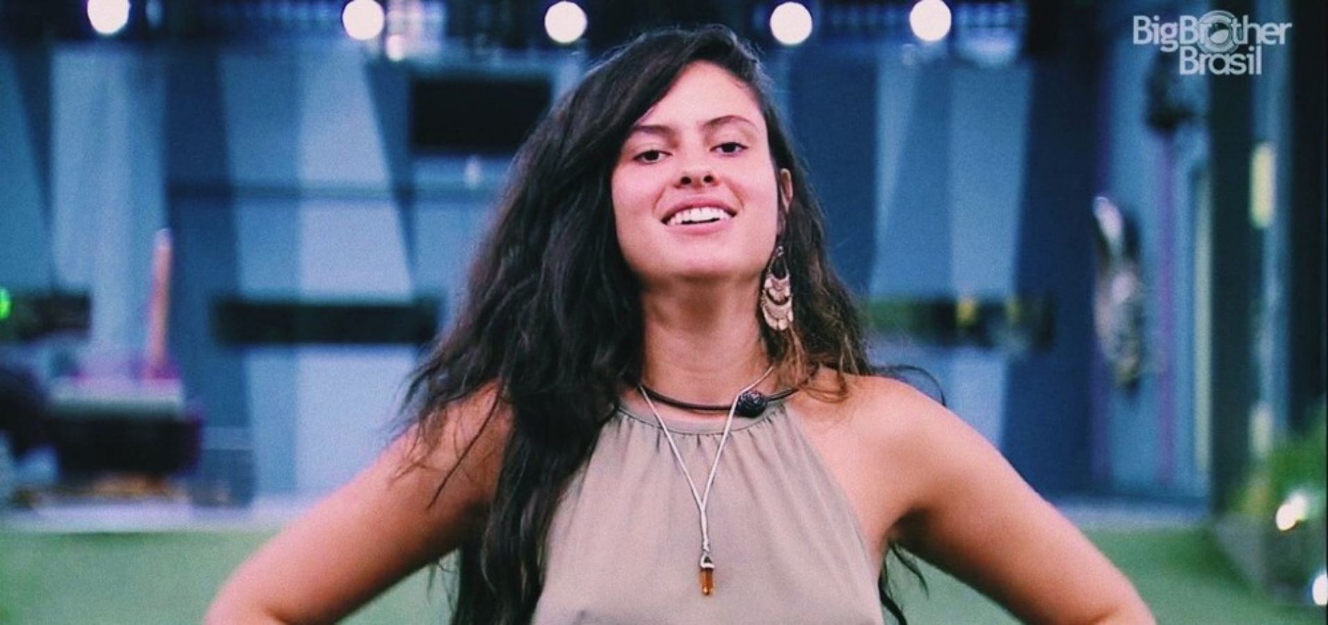 Ex-BBB Haba Khalil é internada por causa de água contaminada