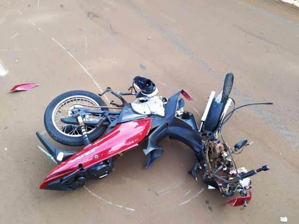 Digital influencer morre ao colidir moto contra caminhonete