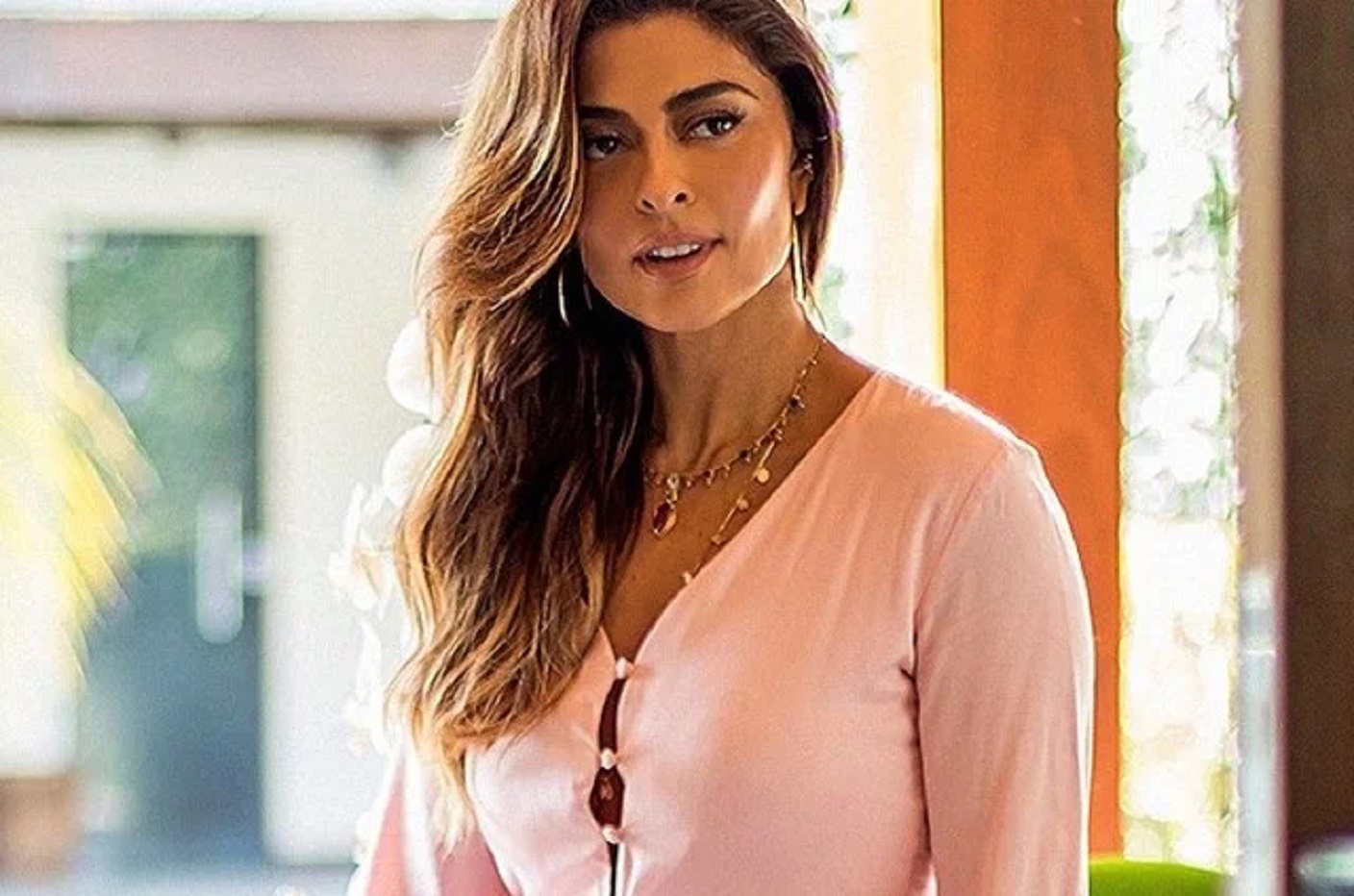 Juliana Paes começa a seguir Glória Perez e se junta a acreana para detonar goleiro Bruno