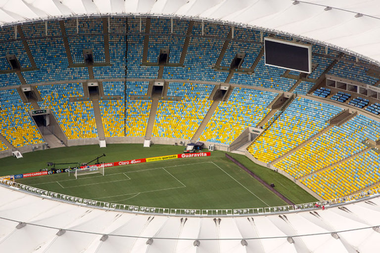 Rio debate volta de torcida ao estádio nesta terça, diz site