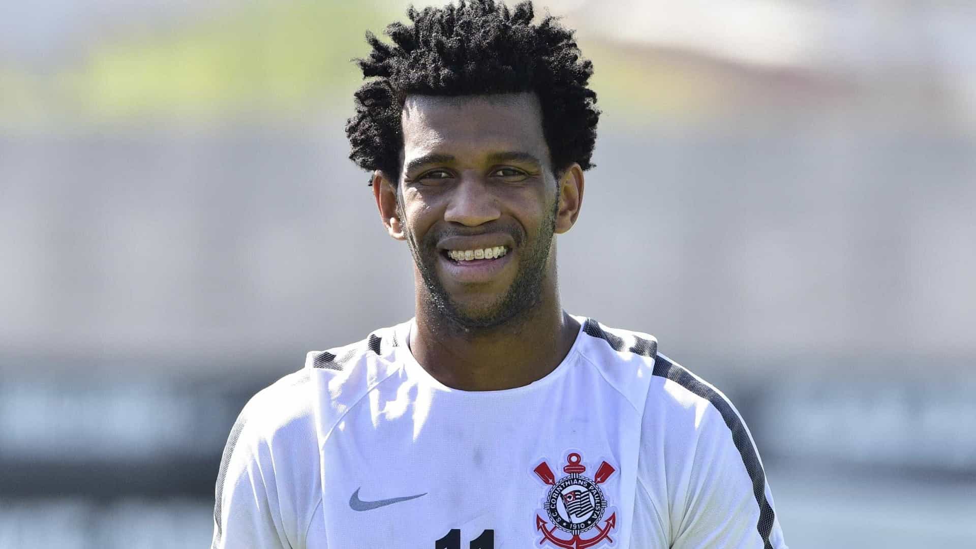 Corinthians renova contratos de Gil, Gabriel e Walter