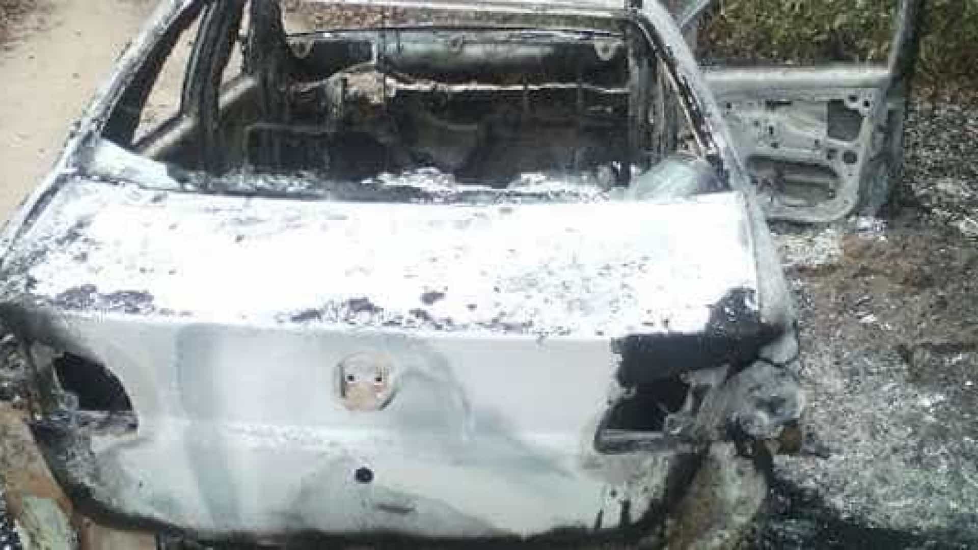 Família é encontrada carbonizada em porta-malas de carro
