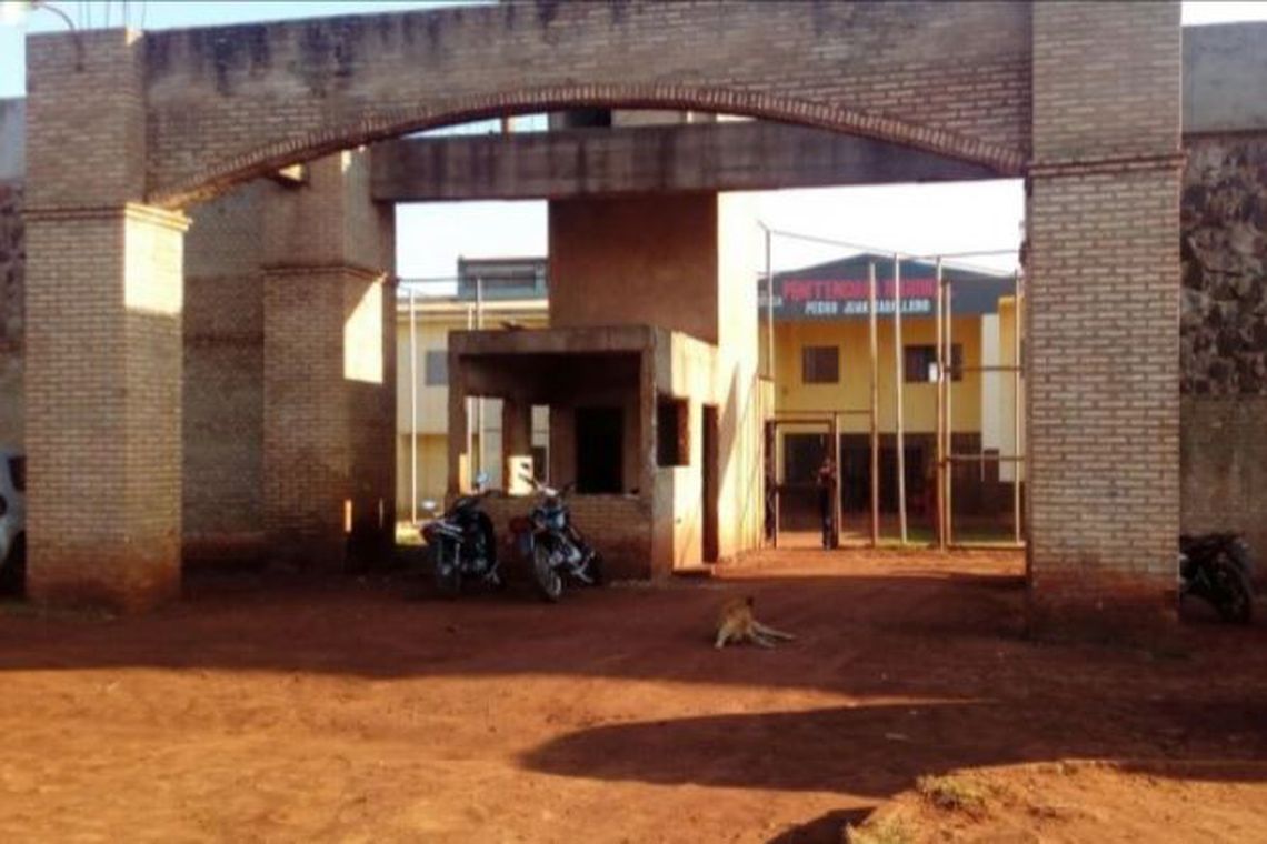 Recapturados seis dos 76 presos brasileiros que fugiram de presídio paraguaio