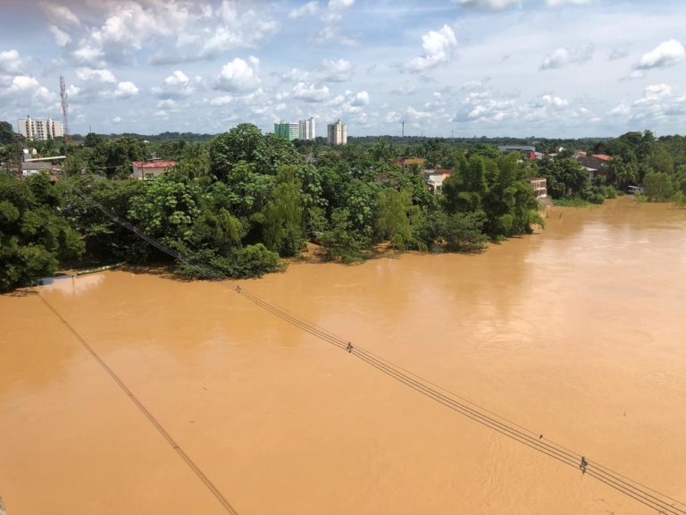 Rio Acre sobe quase 2 metros em 24 horas; pelo menos 24 famílias estão desalojadas