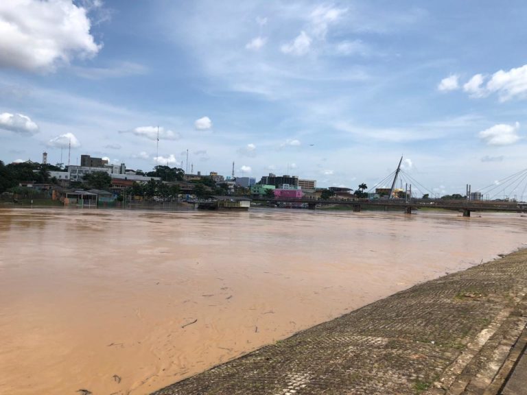 Pelo menos 5 famílias estão desalojadas por conta da cheia do Rio Acre