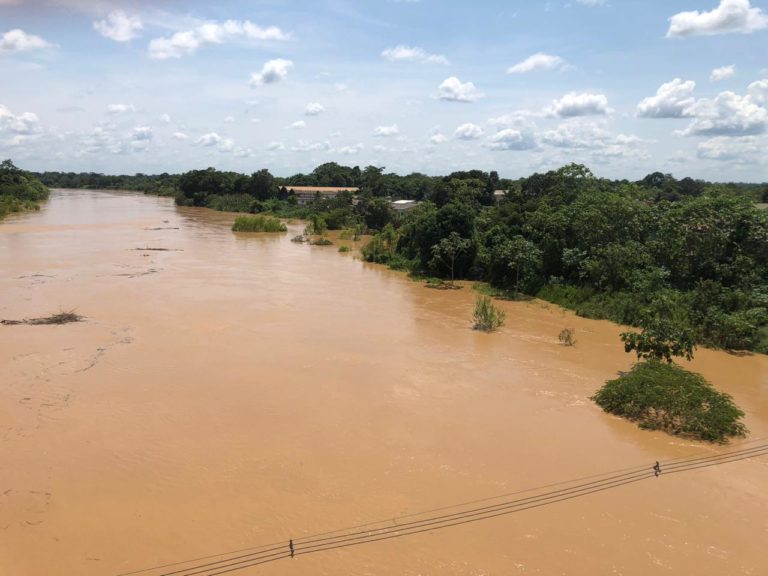 Nível do Rio Acre segue subindo com as chuvas e se aproxima da cota de transbordamento