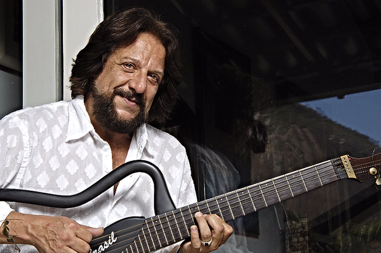 Esposa encontra músico morto no sofá de casa, no Rio de Janeiro