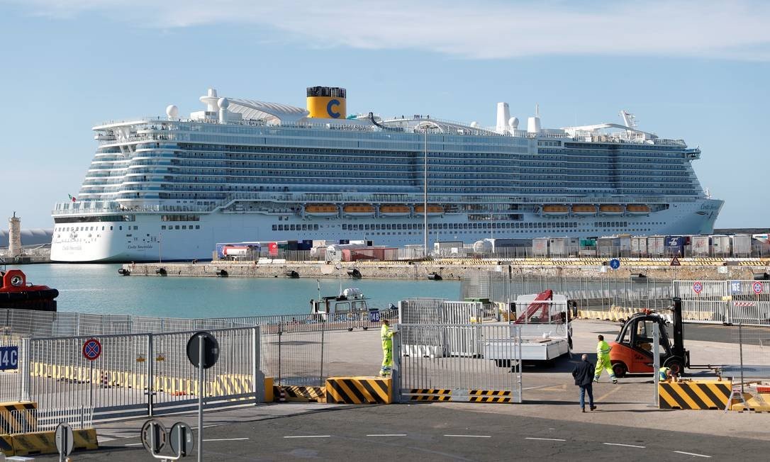 Cruzeiro com 7 mil pessoas a bordo é bloqueado em porto da Itália por suspeita de coronavírus