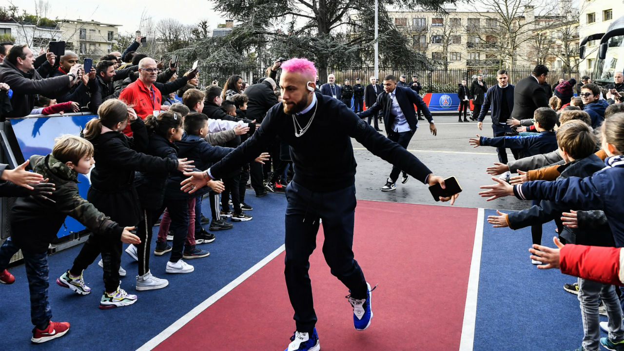 Neymar recebe R$ 14 mi por mês e tem maior salário do futebol francês