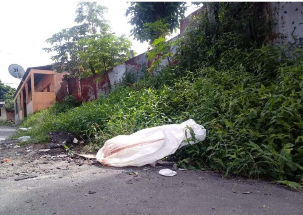 Homem é encontrado morto com mãos e pés amarrados dentro de saco plástico