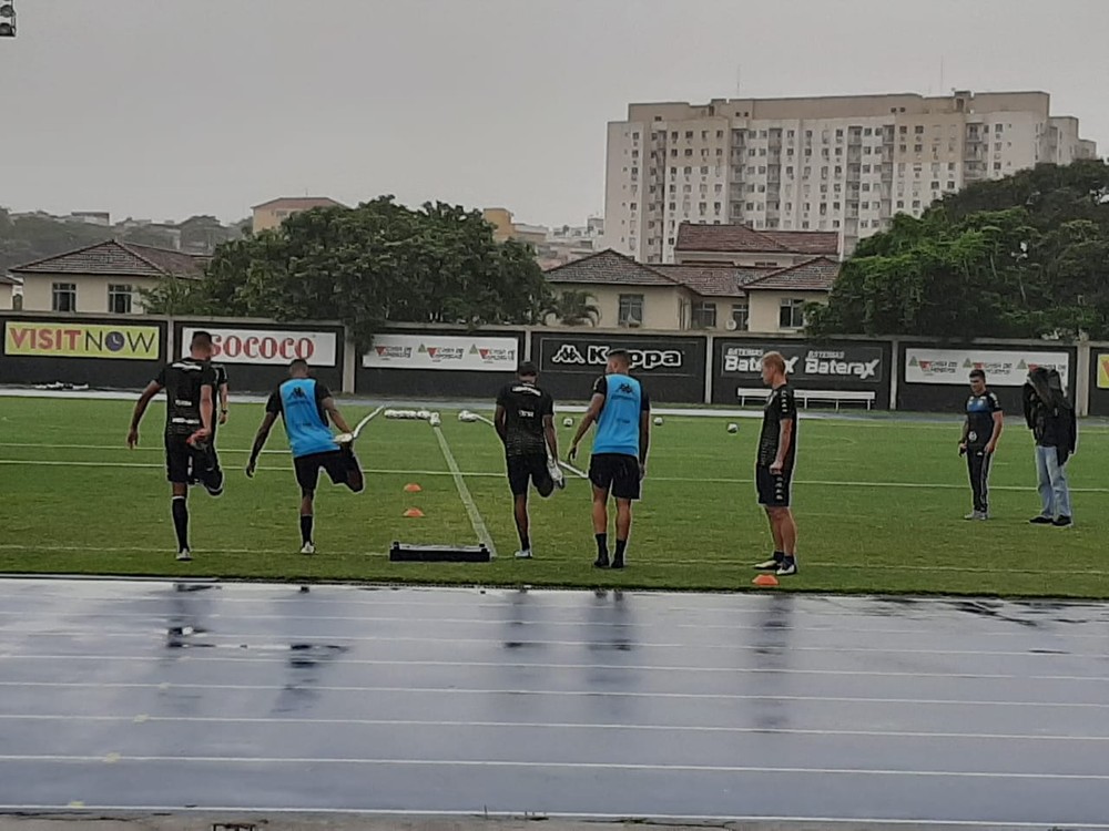 Honda realiza o primeiro treino com elenco do Botafogo no Nilton Santos