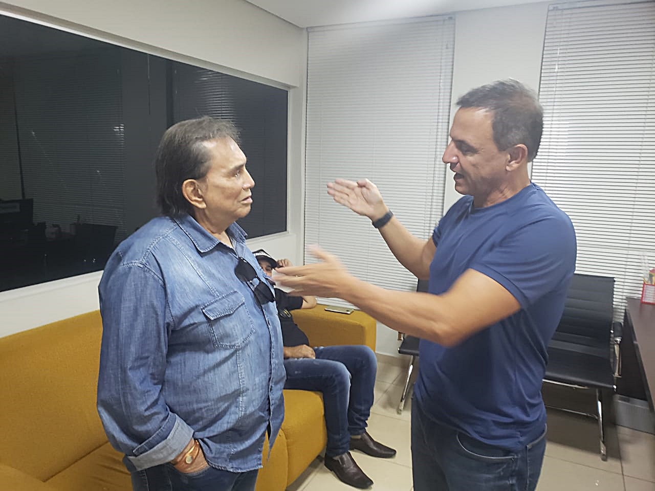 Humorista Dedé Santana se declara fã do senador Márcio Bittar