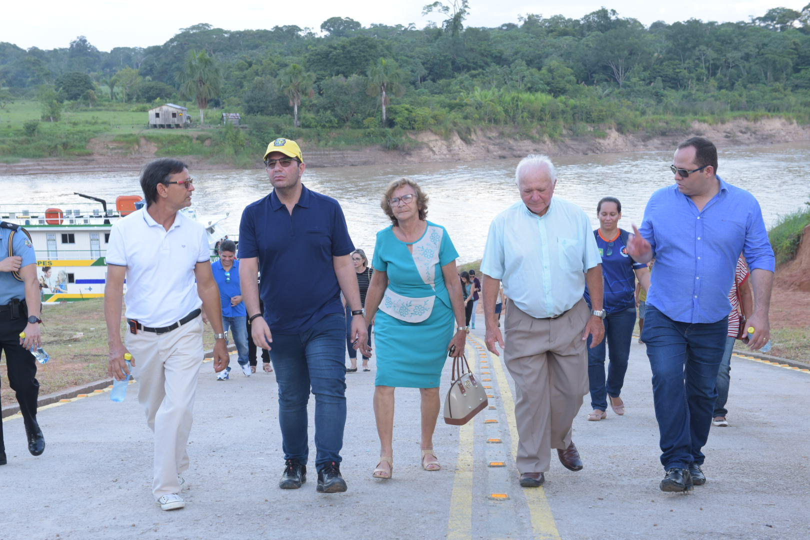 Governador anuncia investimentos durante inauguração de UBS fluvial