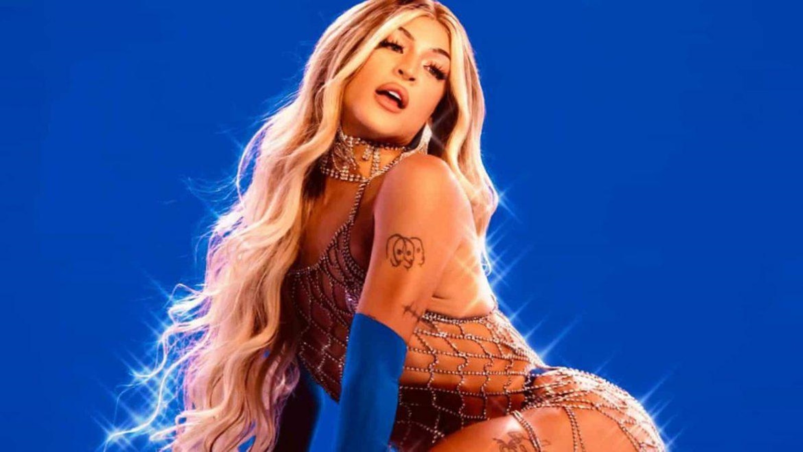 Pabllo Vittar mostra bunda e nega namoro: “Sou quenga”